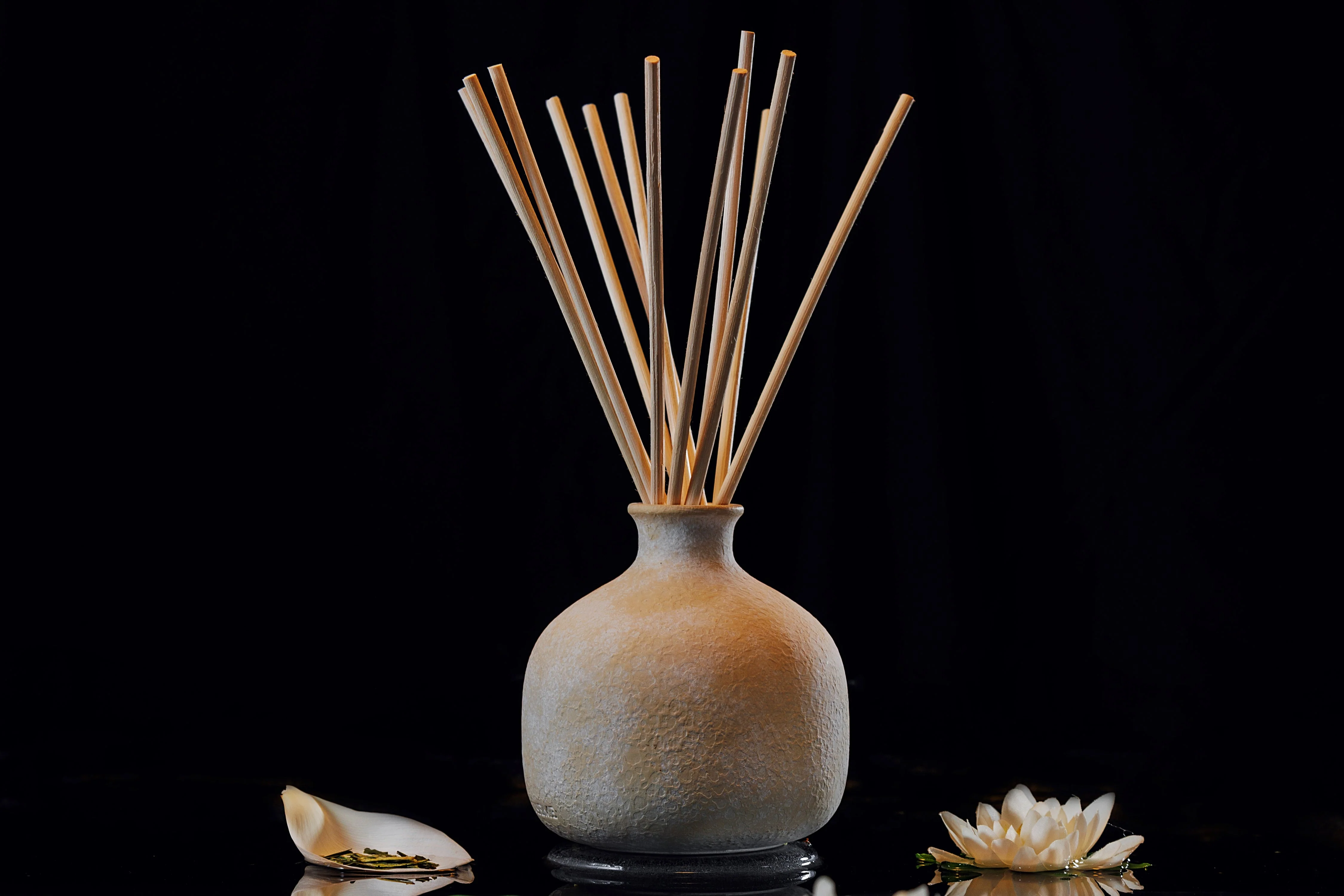 Balance - Ceramic Refillable Diffuser - White Lotus & Tea - Image 4