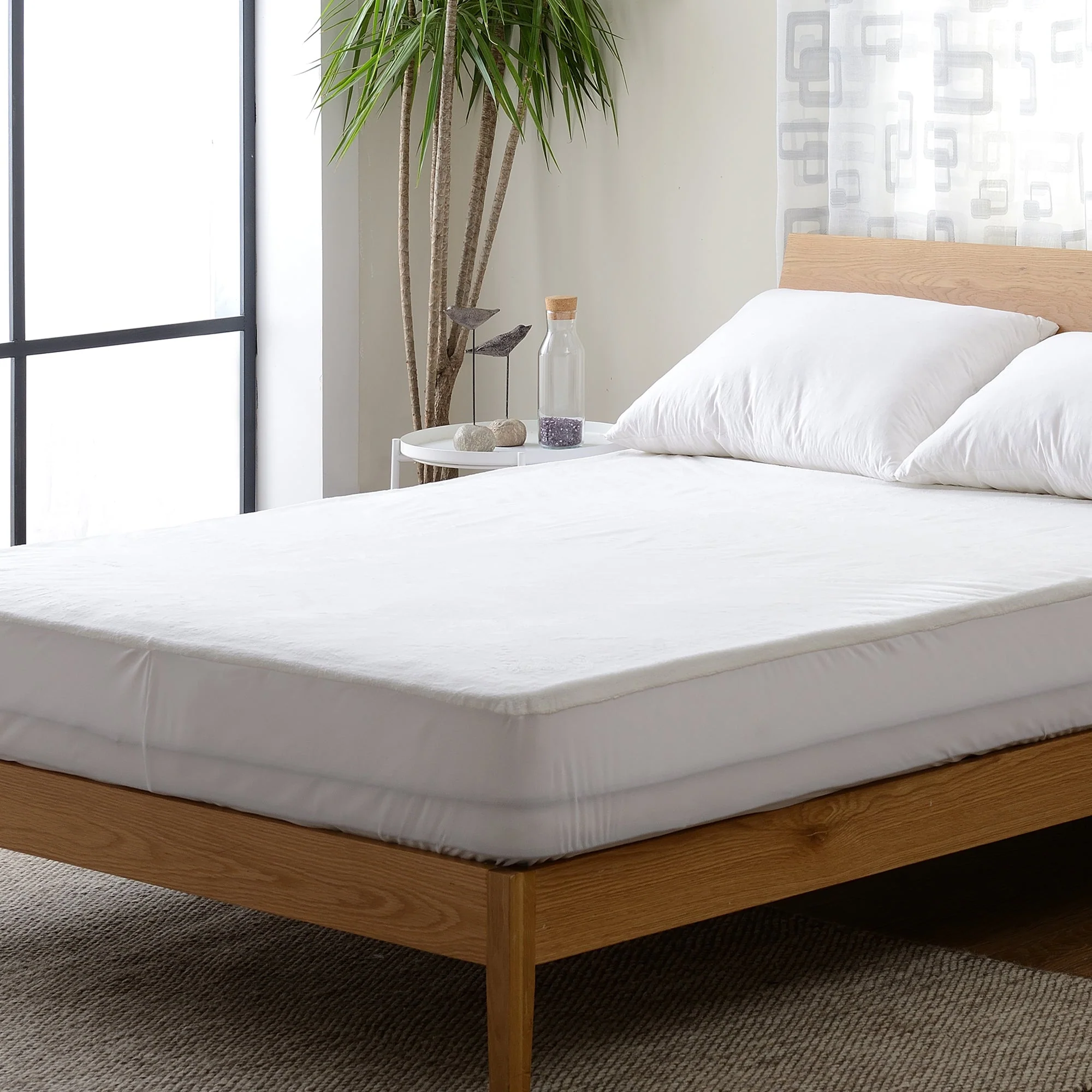 Cheer Collection Velvet Plush Waterproof Mattress Protector - Assorted Sizes - Image 10