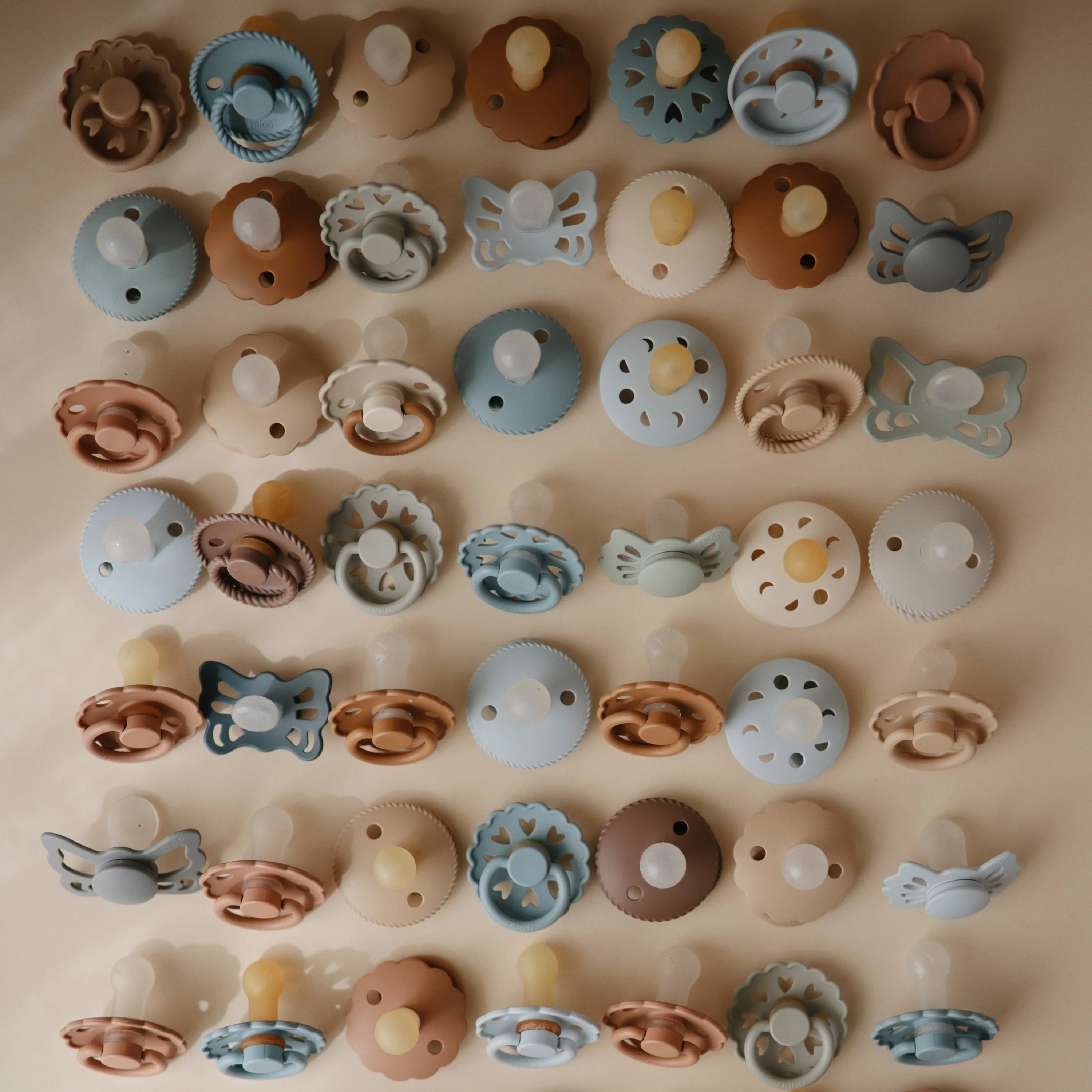 FRIGG Butterfly Anatomical Silicone Pacifier 2-Pack (6-18 Months) - Image 57