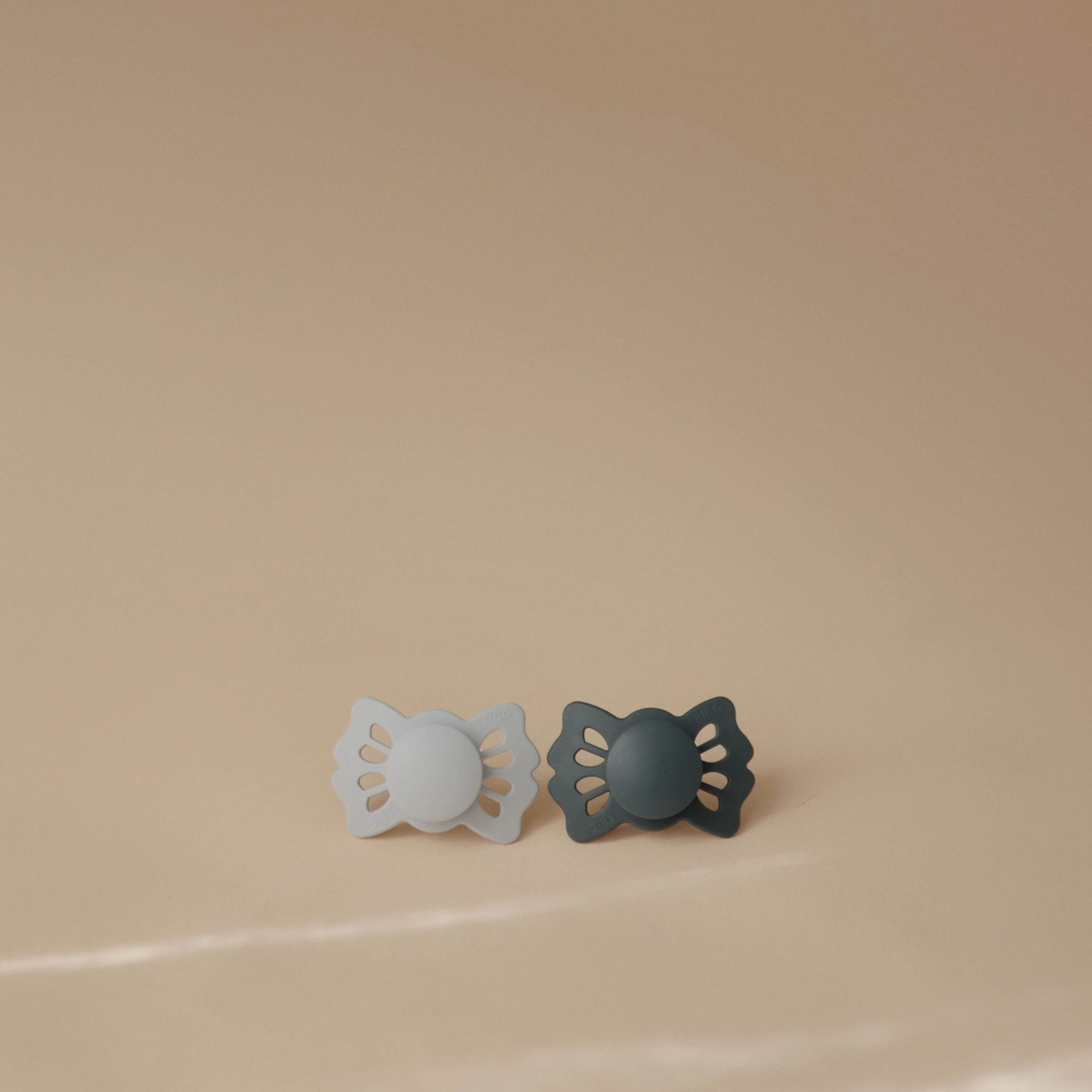 FRIGG Lucky Symmetrical Silicone Pacifier 2-Pack (0-6 Months) - Image 17