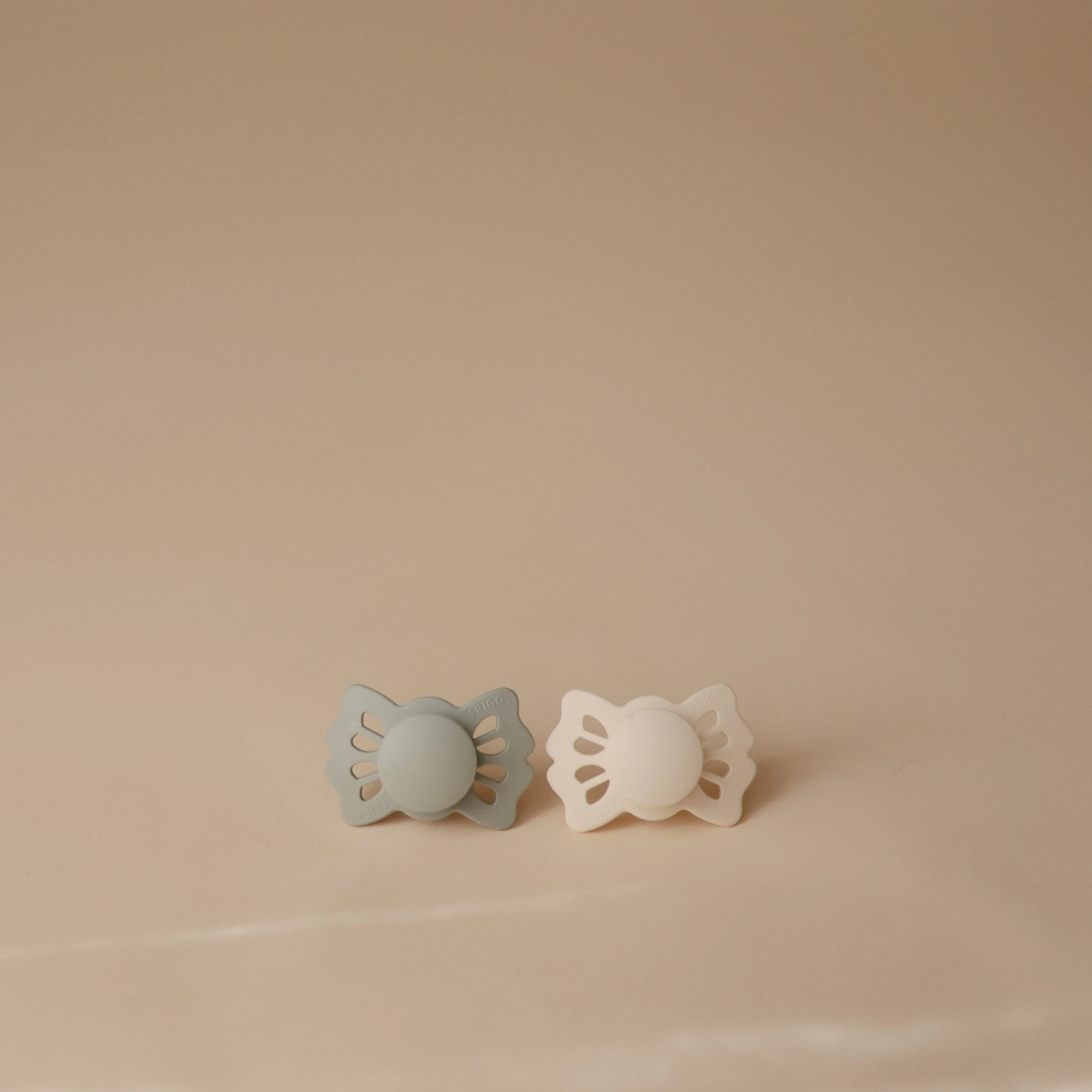FRIGG Lucky Symmetrical Silicone Pacifier 2-Pack (0-6 Months) - Image 20