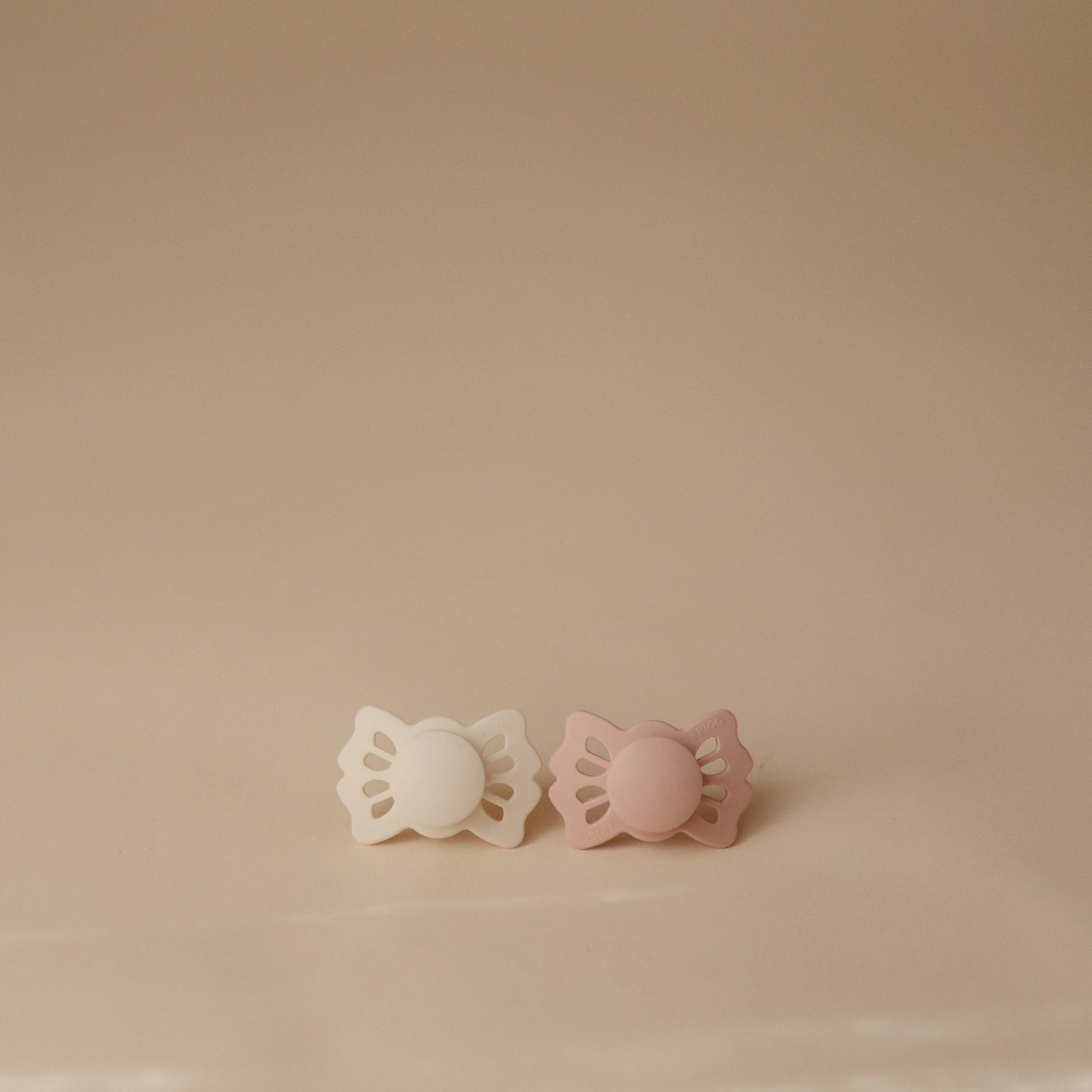 FRIGG Lucky Symmetrical Silicone Pacifier 2-Pack (0-6 Months) - Image 21