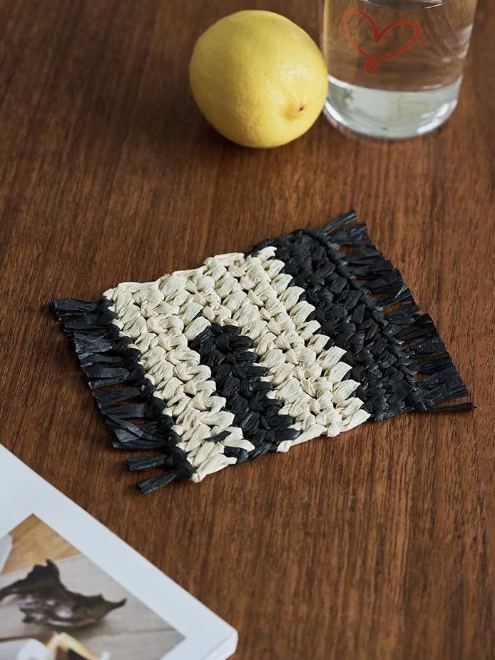 Handmade Retro Nordic Woven Reed Placemat Set of 4 Pcs for Elegant Table Setting - Image 12