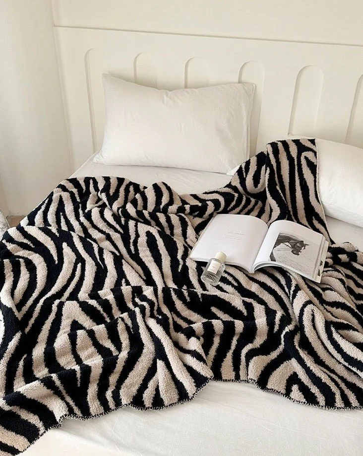 Retro Style Zebra Print Microfiber Throw Blanket - Ultra-Soft & Cozy - Image 2